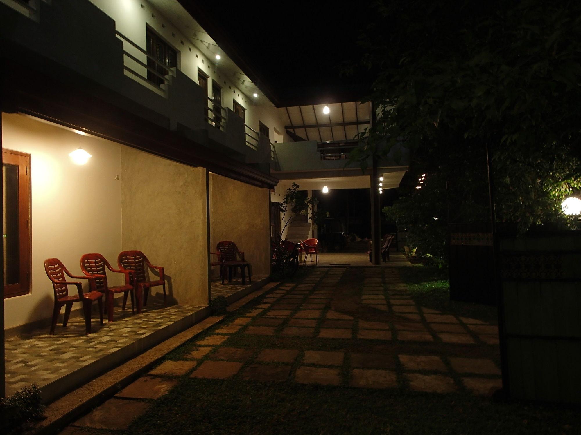 Ferienwohnung Kutumbaya Anuradhapura Exterior foto